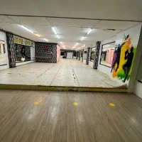 زیرزمین تجاری/بررزمندگان220 متری/تاپ لوکیشن/باشگاه