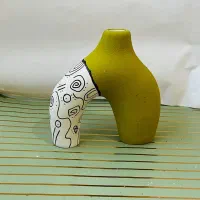 گلدان در رنگ های مختلف