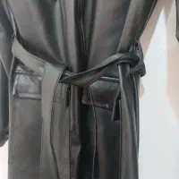 مانتو چرم|لباس|رشت, باهنر|دیوار