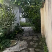 فروش زمین مسکونی داخل شهر (ویلا قدیمی دارد)