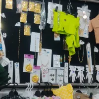 یک باب مغازه لوکس فروشی واقع در کمب چابهار
