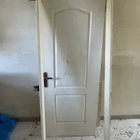 درب اتاق خواب و سرویس ها
