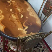 میز غذا خوری ۴ نفره و دوتا مبل تک راحتی