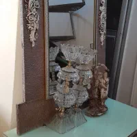 با سلام  . میز آینه و  دو تا شمعدان