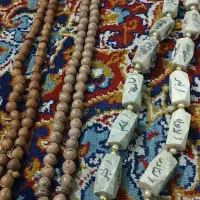 چهار عدد تسبیح و دو تابلو ونیکاد و چهار قل|کلکسیون اشیاء عتیقه|اندیشه, اندیشه فاز ۳|دیوار