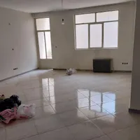 ۱۲۰ متر طبقه اول بازسازی شده. عالی در ملک ویلایی