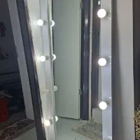 آینه لامپ دار