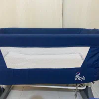 تخت کنار مادر