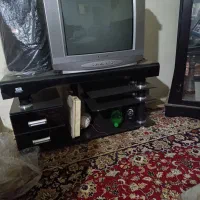 تلویزیون و میز