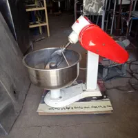 تجهیزات رستوران. چرخ گوشت. خمیر گیر
