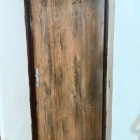 درب چوبی و پنجره فلزی