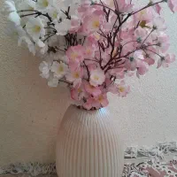 گلدان با گل مصنوعی