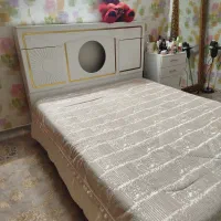 تخت خواب دو نفره با دو کفی و کمد وآینه