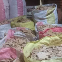 نان خشک ۳۵۰ کیلو هست