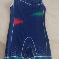 دوبنده کشتی رنگ آبی