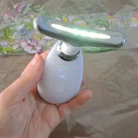 ماساژور صورت وگردن