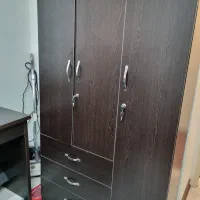 میز تحریر و کمد در حد نو