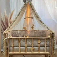 تخت کنار مادر