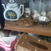 مقداری ظرف وظروف بفروش میرسد