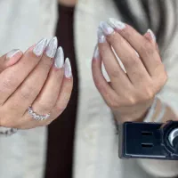 خدمات کاشت ناخن و آموزش