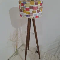 آباژور ایستاده