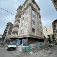آپارتمان ۱۳۰ متری ۳ خواب تک واحدی در کریم آباد