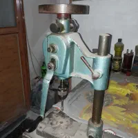 قلاویز کن و قیچی رومیزی و گیره رومیزی