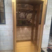 ویترین طلایی تمیز