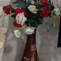 گل مصنوعی و گلدان سوفالی