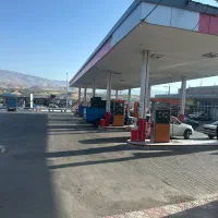 کارگر و اپراتور پمپ بنزین و سی ان جی
