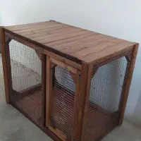 تعدادی قفس چوبی پرنده