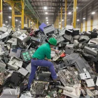 ضایعات کامپیوتر همه رقم درتمام نقاط استان مرکزی