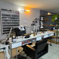 استخدام  ناخنکار ، مژه کار ، فشیالیست