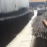 نرده روی دیوار حفاظ ابشاری سرنیزه ای شاخ گوزنی