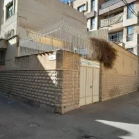 فروش منزل ویلائی۱۰۲متری دو نبش خ صادقی