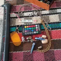 تعدادی اکسسوری و سروالف