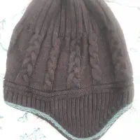 کلاه قهوه‌ای گرم و دستکش طرح فوتبال