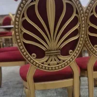 تعداد 800 عدد صندلی و 80 عدد میز