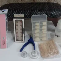 تعدادی وسایل کاشت ناخن