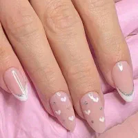 کاشت ناخن|خدمات آرایشگری و زیبایی|مشهد, موعود|دیوار