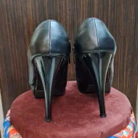 نیم بوت و کفش مجلسی|کیف، کفش، کمربند|رشت, امین الضرب|دیوار