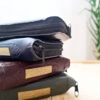 فروش عمده قرآن بیروتی نیم جیبی کیفی به قیمت قدیم|کتاب و مجله مذهبی|تهران, فلسطین (میدان انقلاب)|دیوار