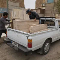 راننده نیسان و کارگر