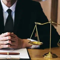 وکالت و پیگیری دعاوی توسط وکلای پایه یک دادگستری