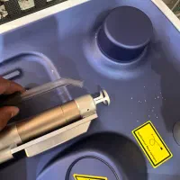 منشی و اپراتور مرکز لیزر