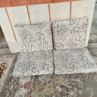 بالشت یکی نشیمن تخت سنتی