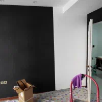 همکار برای نصب کاغد دیواری