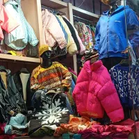 فروشنده خانم.بوتیک زنانه