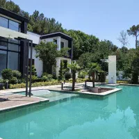 ۲۲۰۰ متر باغ ویلا مدرن سوپر لوکس