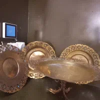 میوه خوری پایه دار و سه عدد شیرینی خوری برنجی